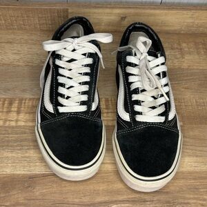 Vans Sneakers Black and White 5.5y (7w)